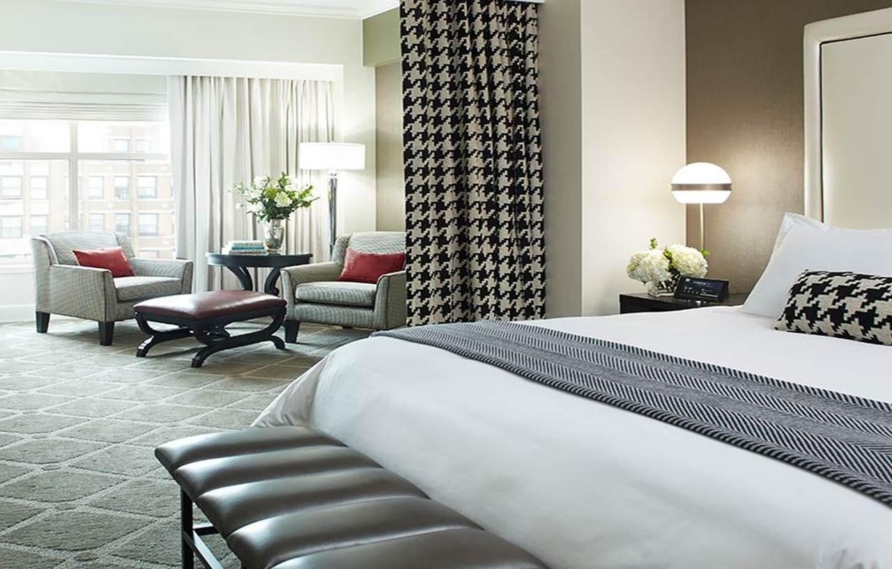 Hotel Commonwealth Boston Eksteriør billede A guest room at the Four Seasons Hotel
