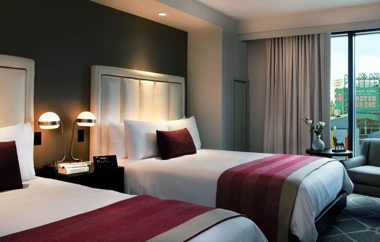 Hotel Commonwealth Boston Eksteriør billede A guest room at the Renaissance Hotel