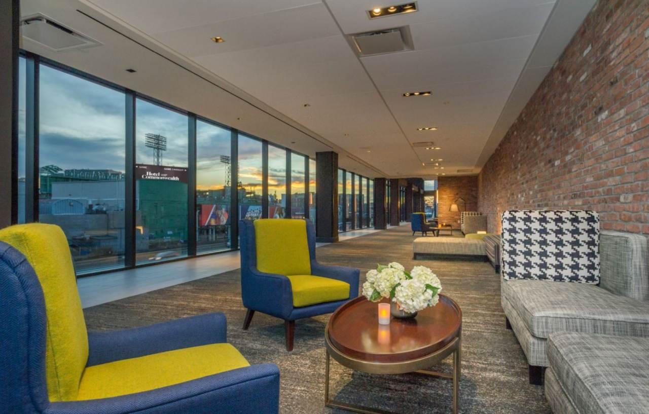 Hotel Commonwealth Boston Eksteriør billede The 10th floor lounge