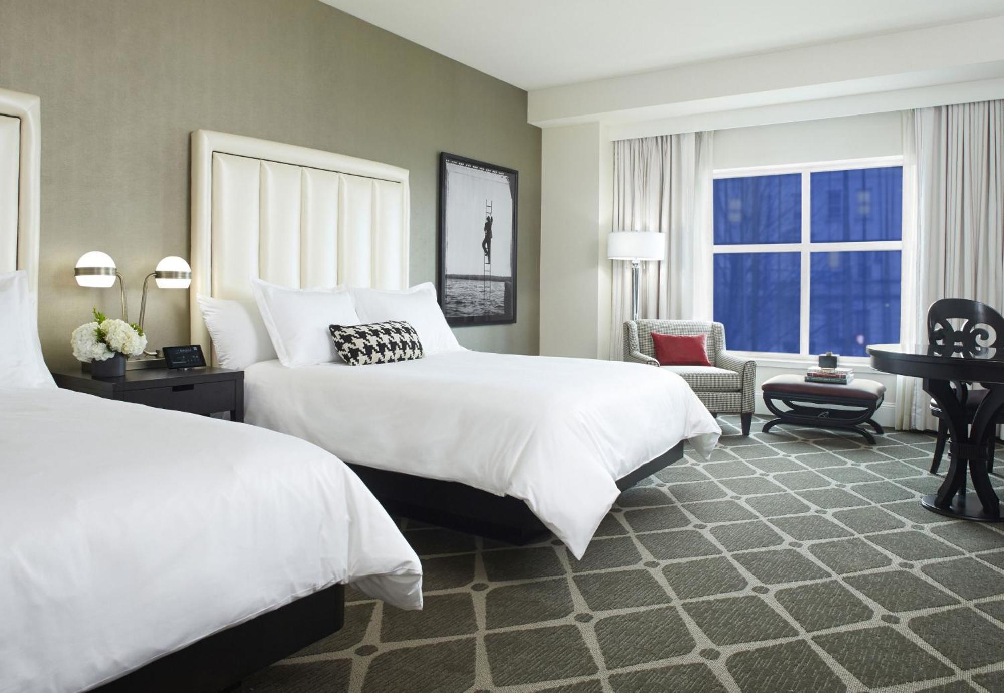 Hotel Commonwealth Boston Eksteriør billede A guest room at the Hotel Commonwealth