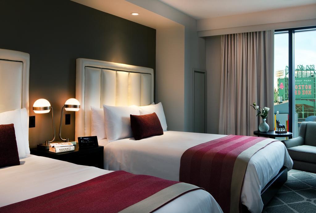 Hotel Commonwealth Boston Eksteriør billede A guest room at the Hotel George V
