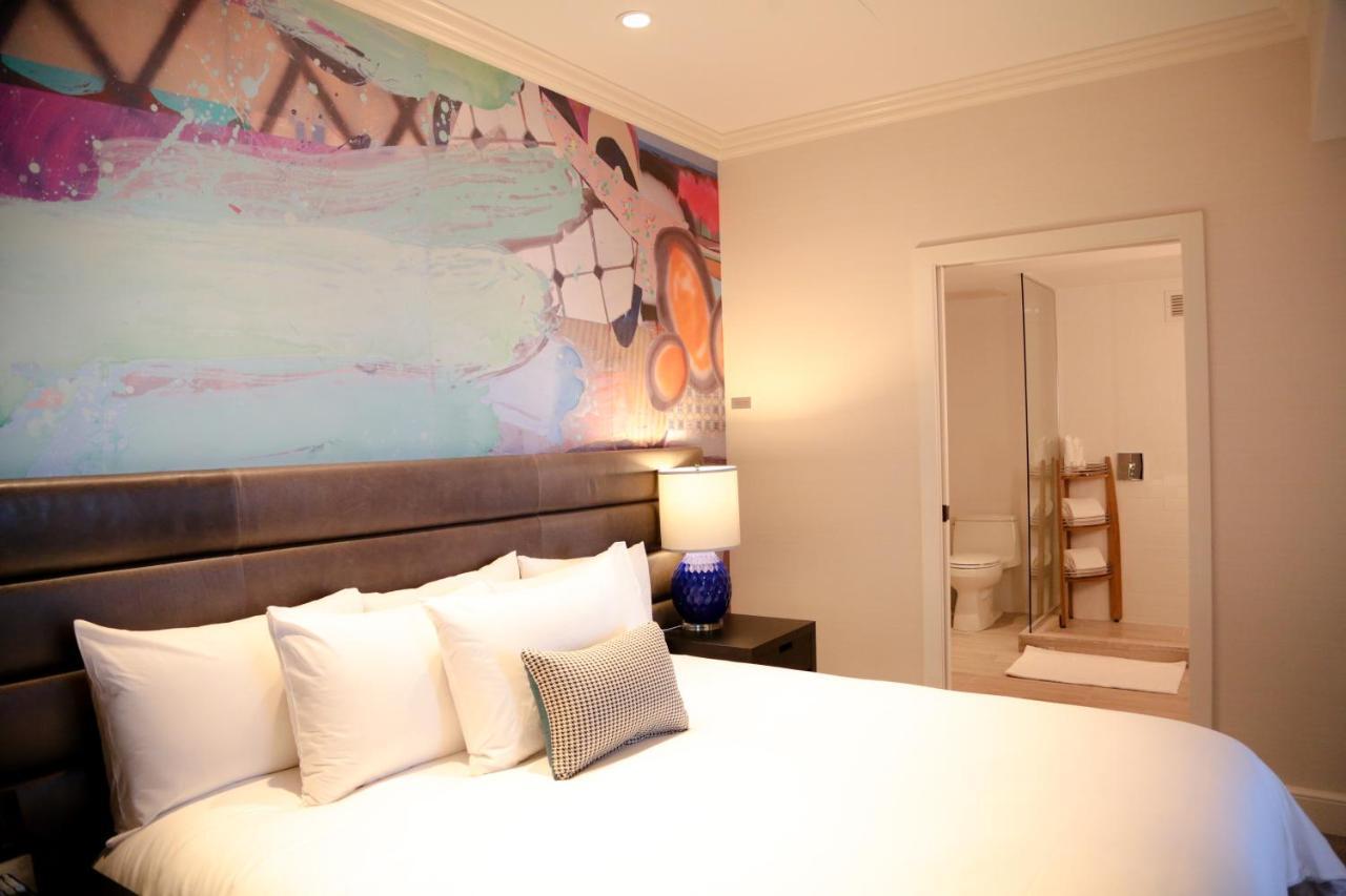 Hotel Commonwealth Boston Eksteriør billede A bedroom at the Hotel